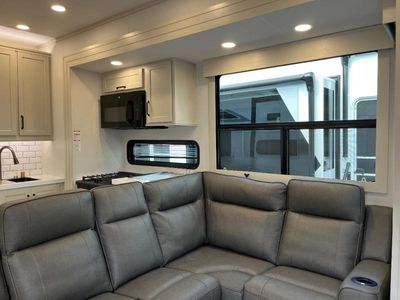 2026 Grand Design Momentum M-Class - Photo 8