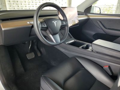 2023 Tesla Model Y - Photo 16