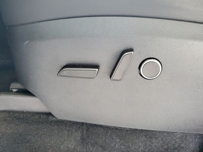 2023 Tesla Model Y - Photo 19