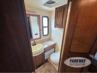 2011 Fleetwood RV Bounder - Photo 18