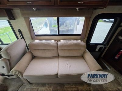 2011 Fleetwood RV Bounder - Photo 13