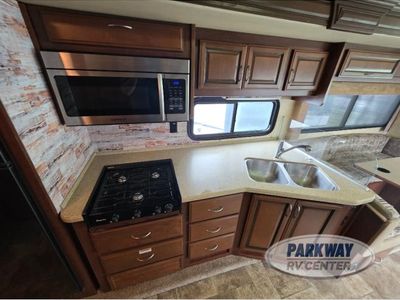 2011 Fleetwood RV Bounder - Photo 15