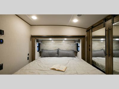 2022 Forest River RV Sabre - Photo 5