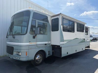 2000 Fleetwood Southwind - Photo 2