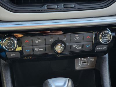 2026 Pre-Owned 2025 Jeep Compass - Photo 15