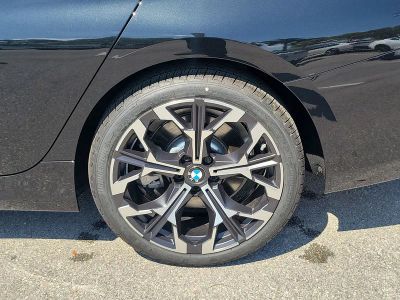 2026 BMW 3 Series — photo 8 view