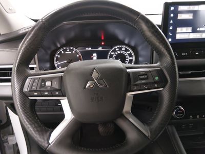 2025 Mitsubishi Outlander - Photo 12