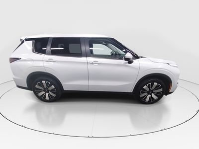 2025 Mitsubishi Outlander - Photo 8