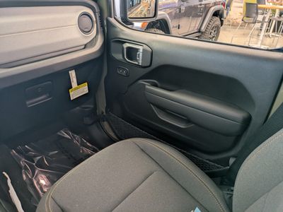 2026 Jeep Gladiator — photo 15 view
