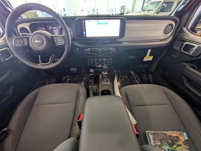 2026 Jeep Gladiator — photo 13 view