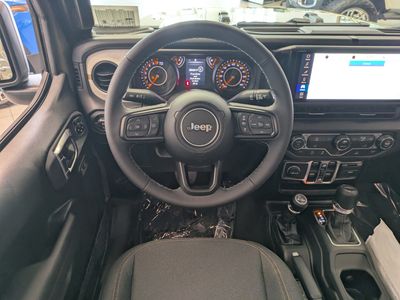2026 Jeep Gladiator — photo 14 view