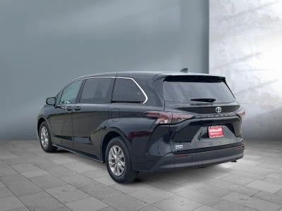 2025 Toyota Sienna - Photo 3
