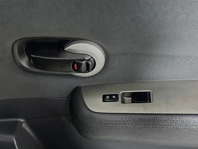 2012 Nissan Versa — photo 25 view