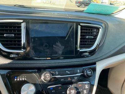 2019 Chrysler Pacifica - Photo 11