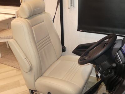 2026 Fleetwood Bounder - Photo 8