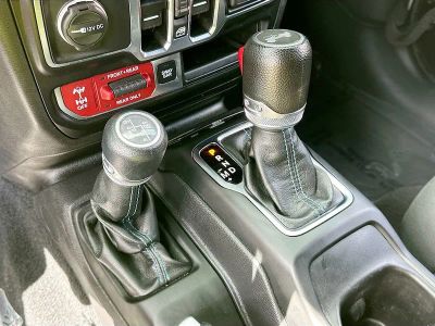 2022 Jeep Wrangler — photo 17 view