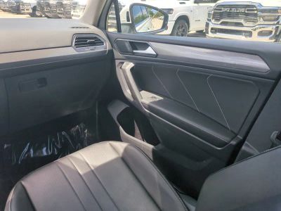2022 Volkswagen Tiguan — photo 18 view