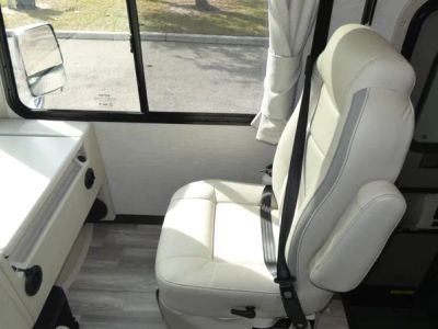2026 Thor Motor Coach Luminate - Photo 12