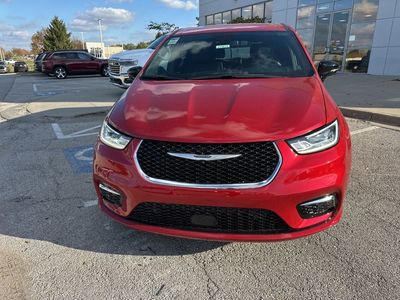 2026 Chrysler Pacifica — photo 9 view