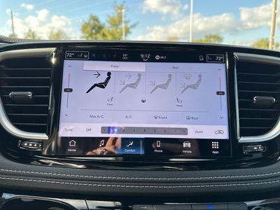 2026 Chrysler Pacifica — photo 14 view