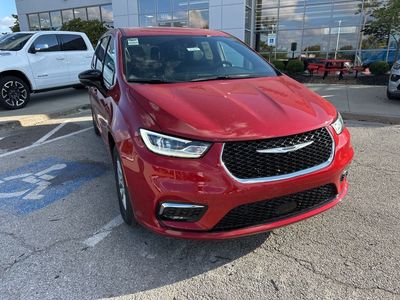 2026 Chrysler Pacifica — side profile view