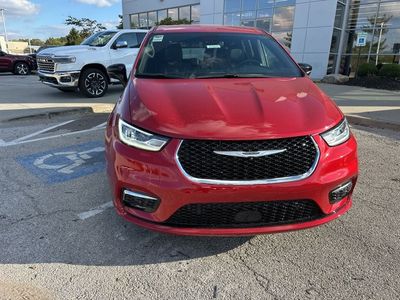 2026 Chrysler Pacifica — photo 8 view