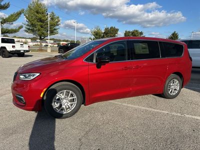 2026 Chrysler Pacifica — photo 10 view