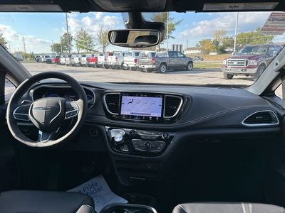 2026 Chrysler Pacifica — photo 12 view