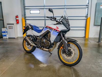2025 Honda Transalp - Photo 2