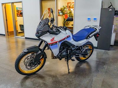 2025 Honda Transalp - Photo 7