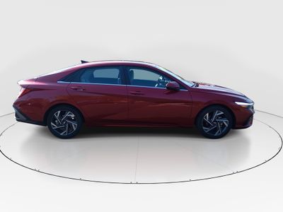 2024 Hyundai Elantra — photo 8 view