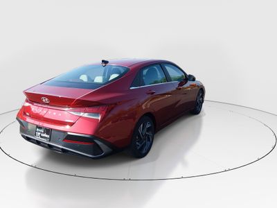 2024 Hyundai Elantra — photo 7 view