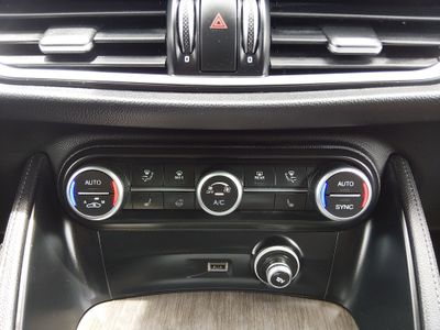 2022 Alfa Romeo Stelvio - Photo 18