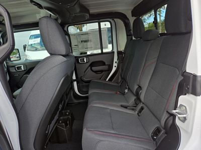 2026 Jeep Gladiator — photo 14 view