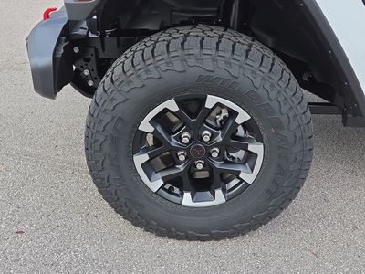 2026 Jeep Gladiator — photo 12 view
