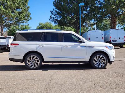 2022 Lincoln Navigator — side profile view