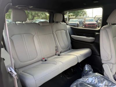 2026 Jeep Grand Wagoneer — photo 34 view