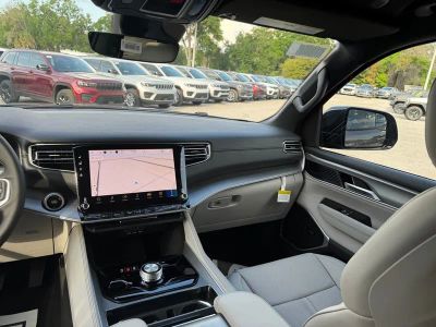 2026 Jeep Grand Wagoneer — photo 38 view