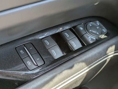 2024 Cadillac Escalade ESV — photo 20 view