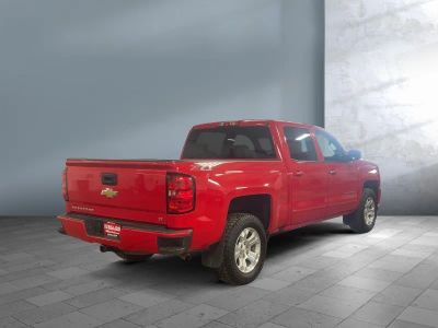2018 Chevrolet Silverado 1500 — engine compartment view