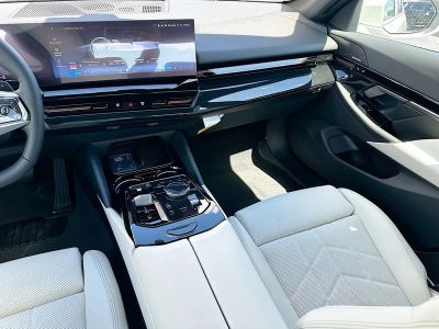 2026 BMW 5 Series — photo 17 view
