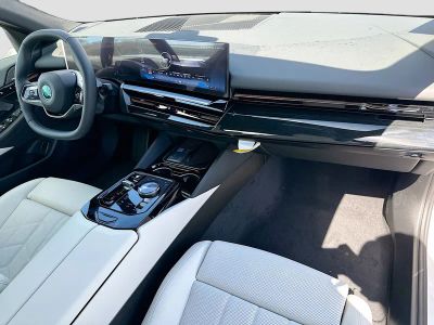 2026 BMW 5 Series — photo 23 view