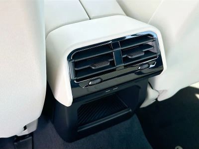 2026 BMW 5 Series — photo 18 view