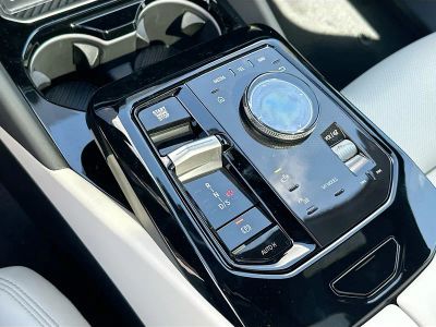 2026 BMW 5 Series — photo 13 view