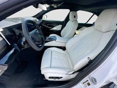 2026 BMW 5 Series — photo 15 view