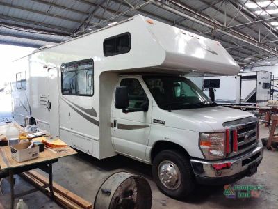 2016 Thor Motor Coach Majestic - Photo 2