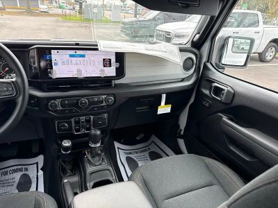 2026 Jeep Wrangler — photo 34 view