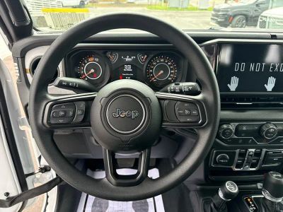 2026 Jeep Wrangler — photo 18 view