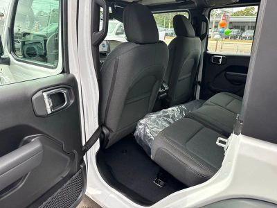2026 Jeep Wrangler — photo 27 view