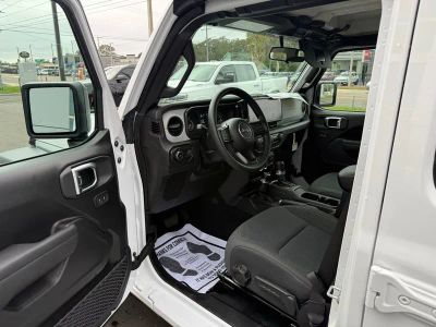 2026 Jeep Wrangler — photo 16 view